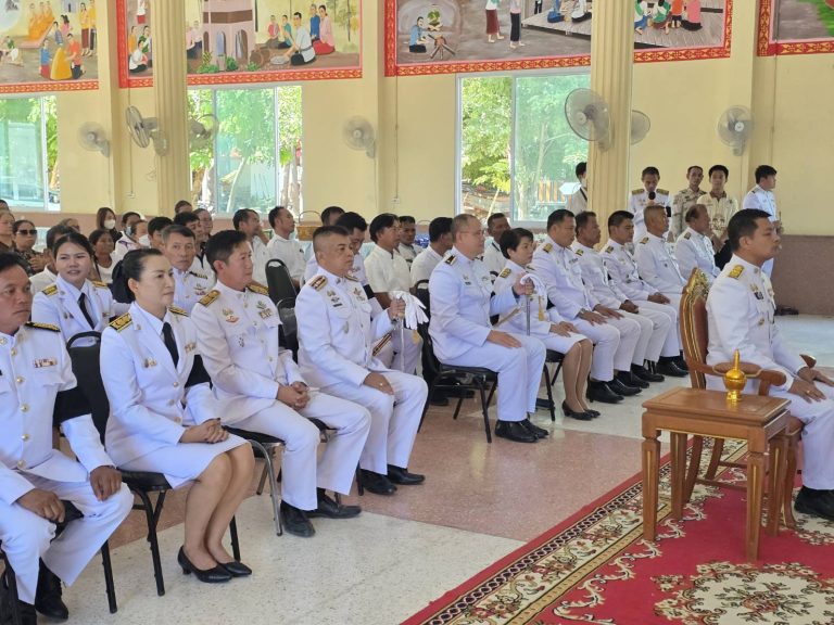 ร่วมพิธีเจริญพระพุทธมนต์ และทำบุญตักบาตรถวายพระราชกุศลเนื่องในโอกาสฉลองพระชนมายุ 99 พรรษา สมเด็จพระอริยวงศาคตญาณสมเด็จพระสังฆราช สกลมหาสังฆปริณายก